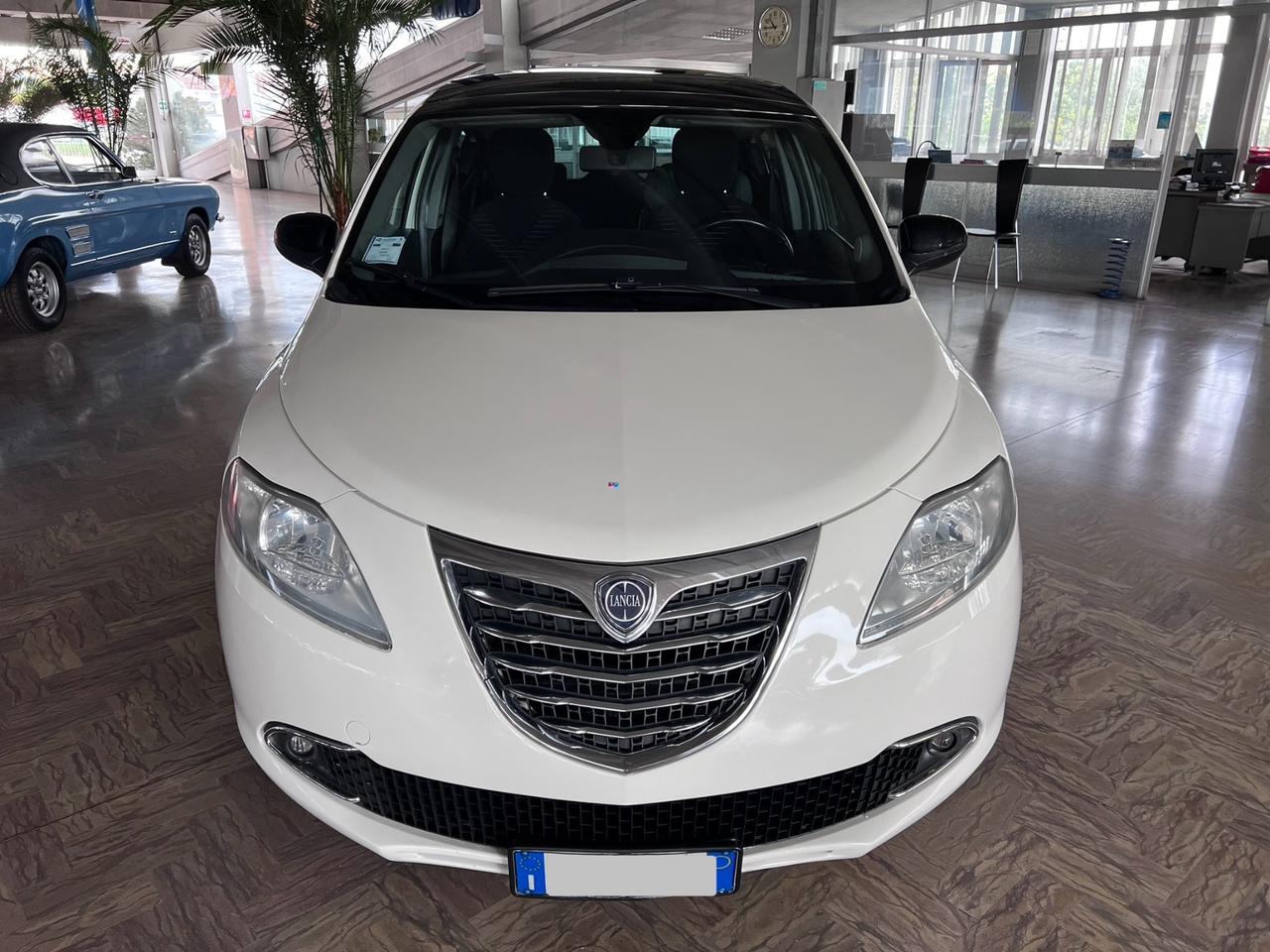 Lancia Ypsilon 1.2 69 CV 5 porte S&S Platinum Plus * Neopatentati