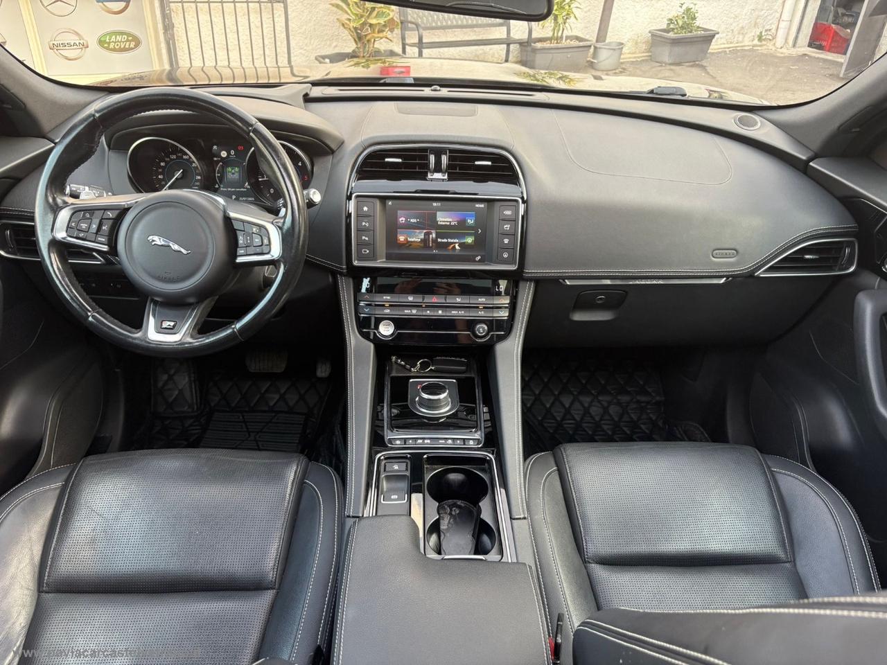JAGUAR F-Pace 2.0 D 180 CV AWD aut. Portfolio
