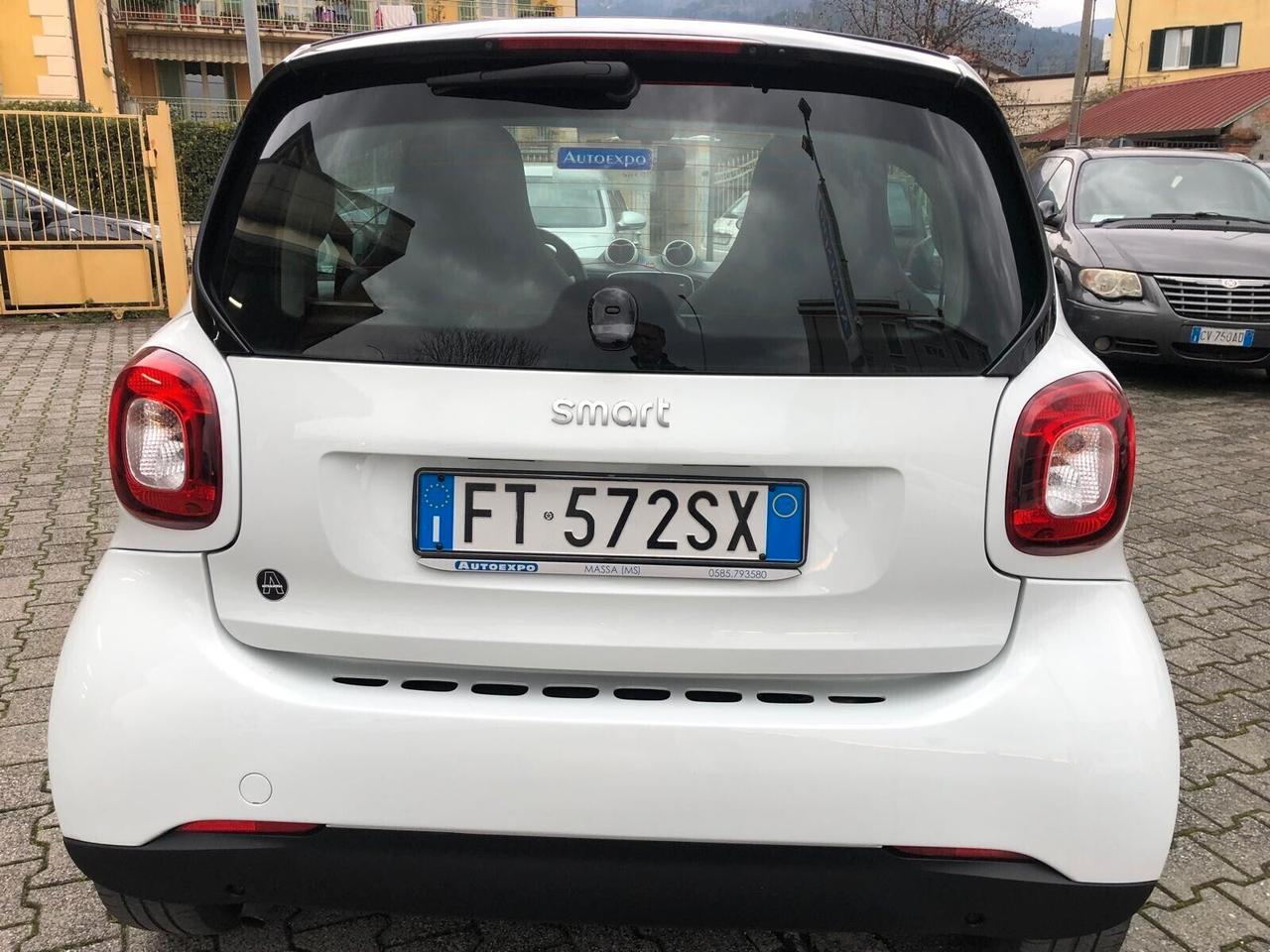 Smart ForTwo 70 1.0 Passion TOTAL WHITE ADATTA PER NEOPATENTATI-PELLE-NAVIGATORE-SEDILI RISCALDATI-POSSIBILITA' DI GARANZIA FINO A 36 MESI!!!