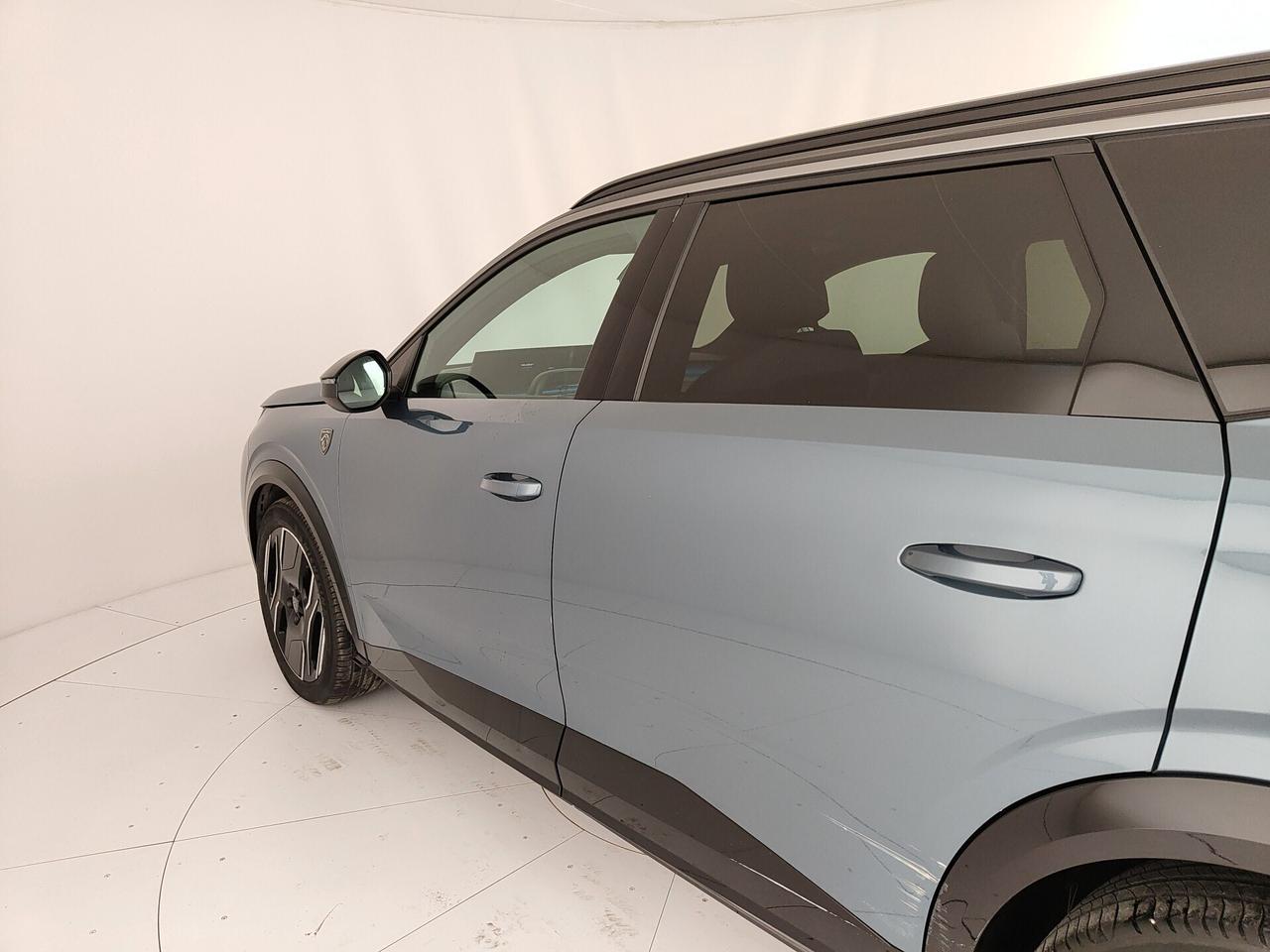 Peugeot 5008 motore elettrico (73kWh) 210 CV GT