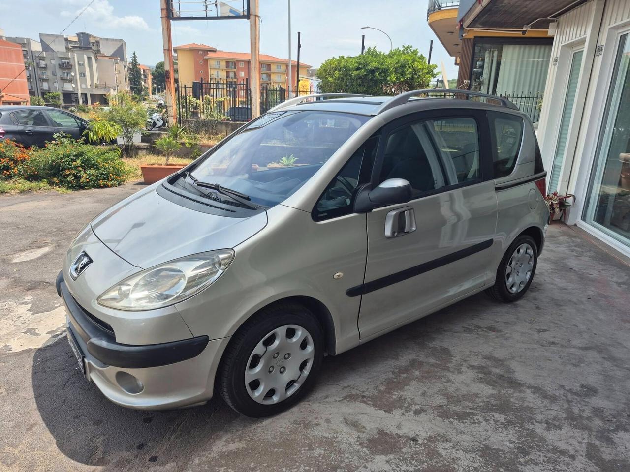 Peugeot 1007 1.4 HDi 68 CV OK NEOP.