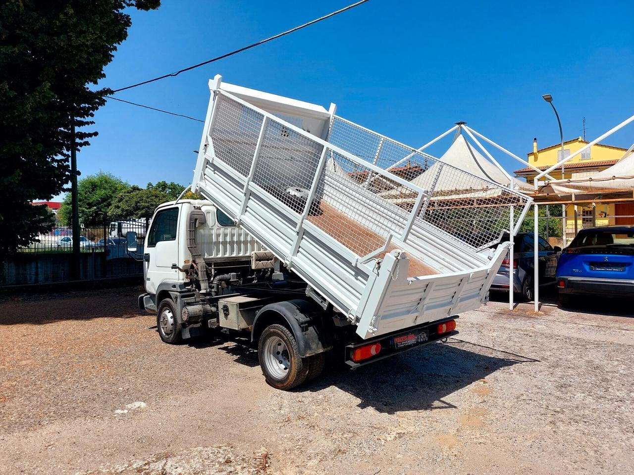 Nissan Cabstar 3.0 Tdi 125 CV ribalt. trilat.-2007