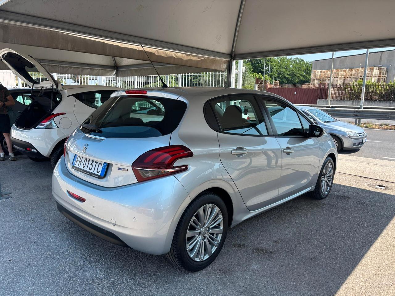 Peugeot 208 PureTech 82 5 porte Allure