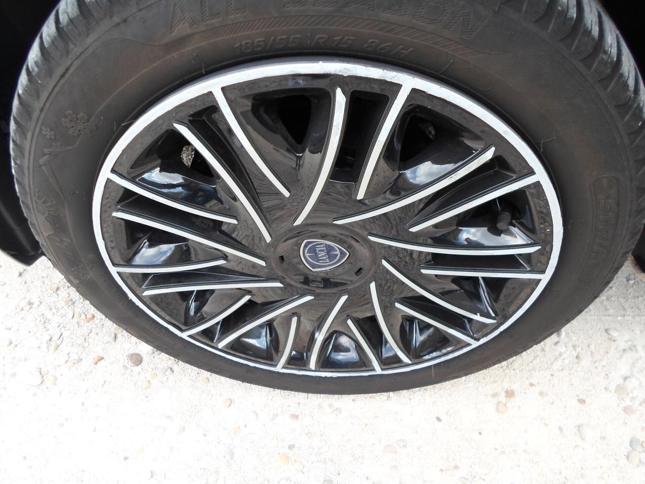 Lancia Ypsilon 1.2 69 CV 5 porte Platinum (GPL)