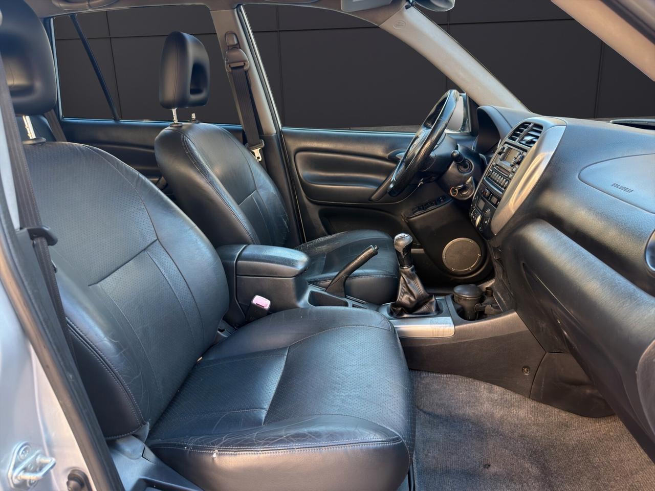 ToyotaRAV4 2.0 D-4D 5 porte-PELLE/TETTO APRIBILE