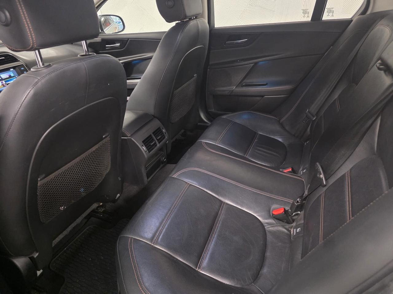 Jaguar XE 2.0 D Turbo 180CV Portfolio
