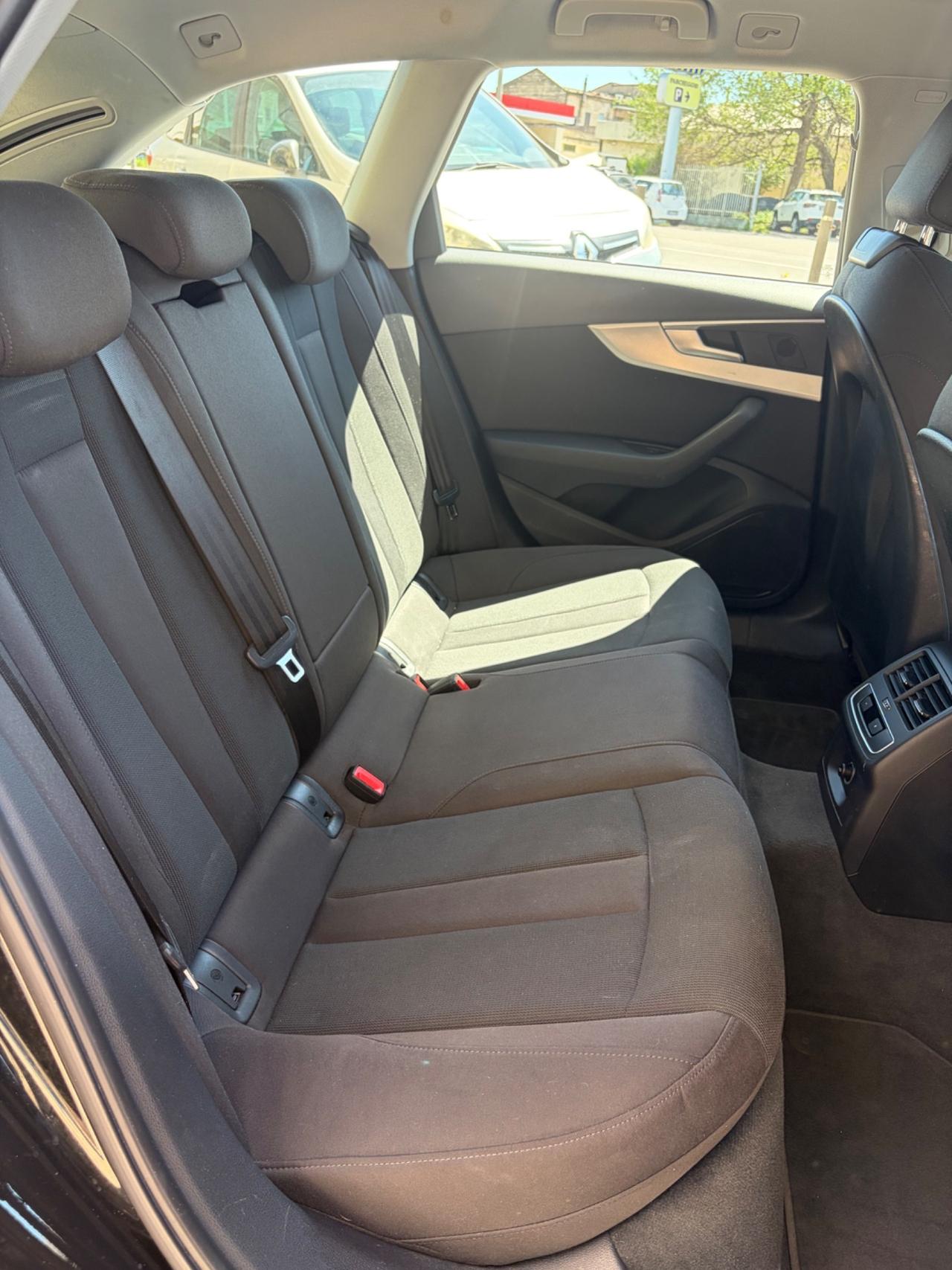 Audi A4 40 TDI S tronic line edition