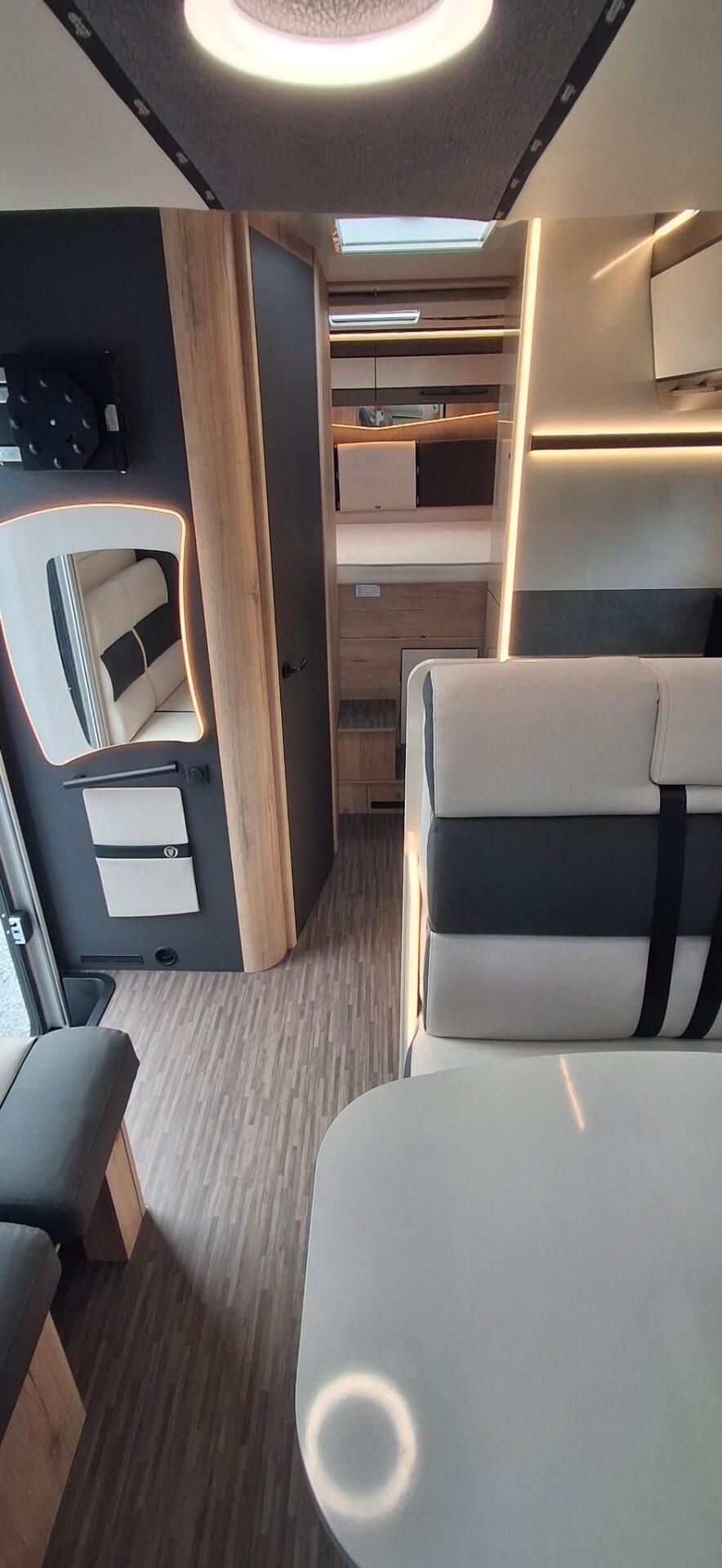 Elnagh T-Loft 450 semintegrale con garage in coda