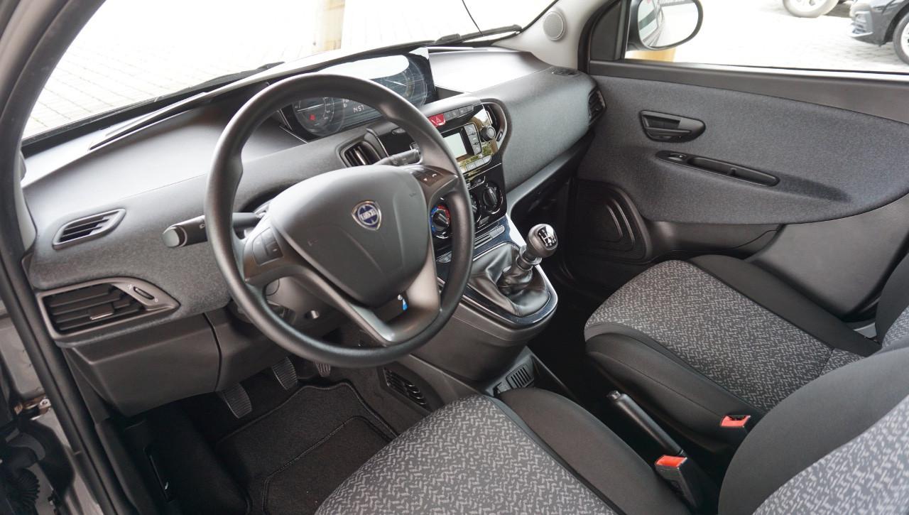 Lancia Ypsilon 1.0 firefly hybrid Silver Plus s&s 70cv