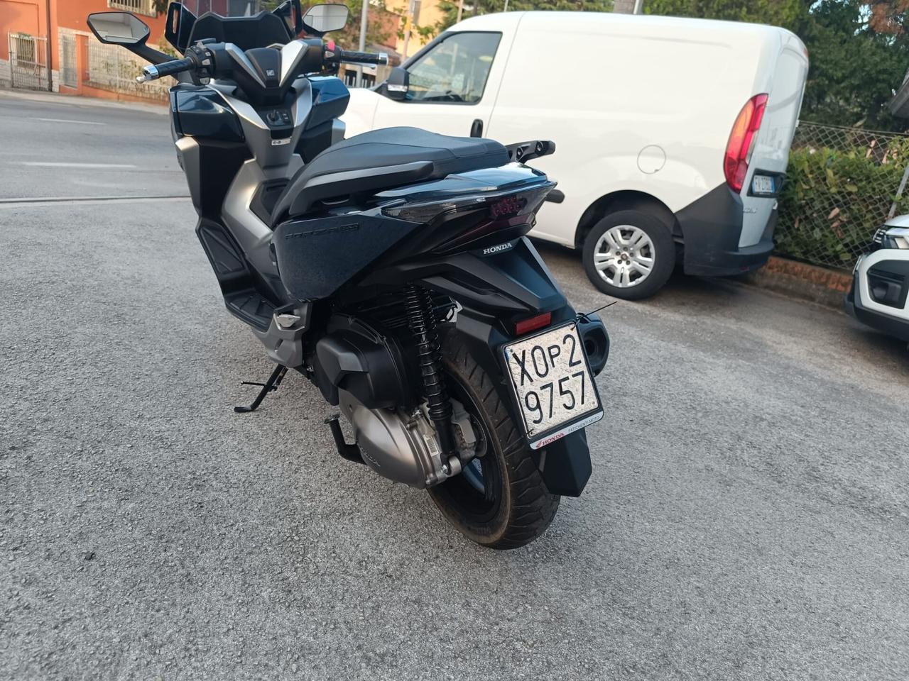 HONDA FORZA 300
