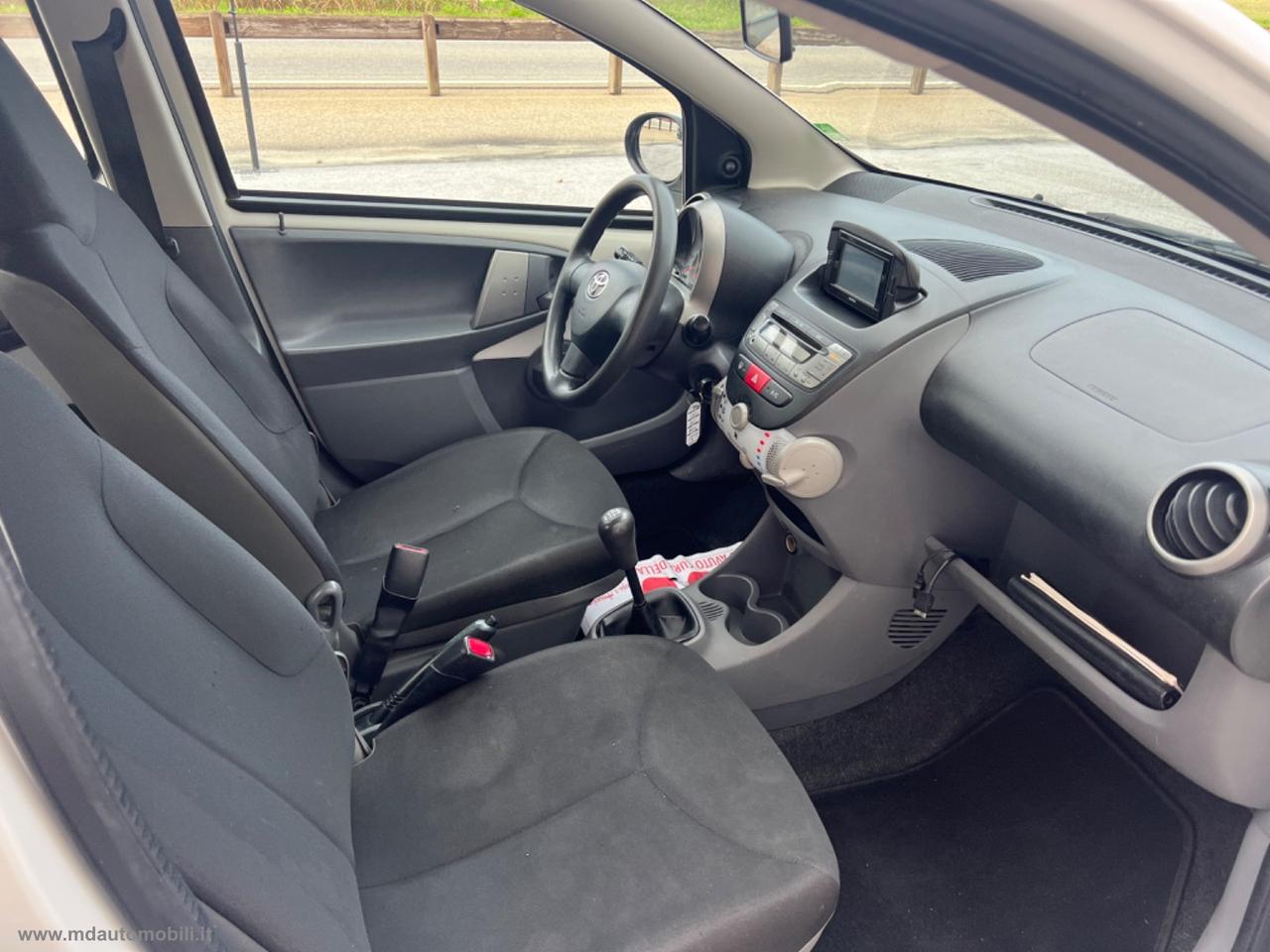 TOYOTA Aygo 1.0 VVT-i 5p. Sol Connect ADATTA PER NEOPATENTATI