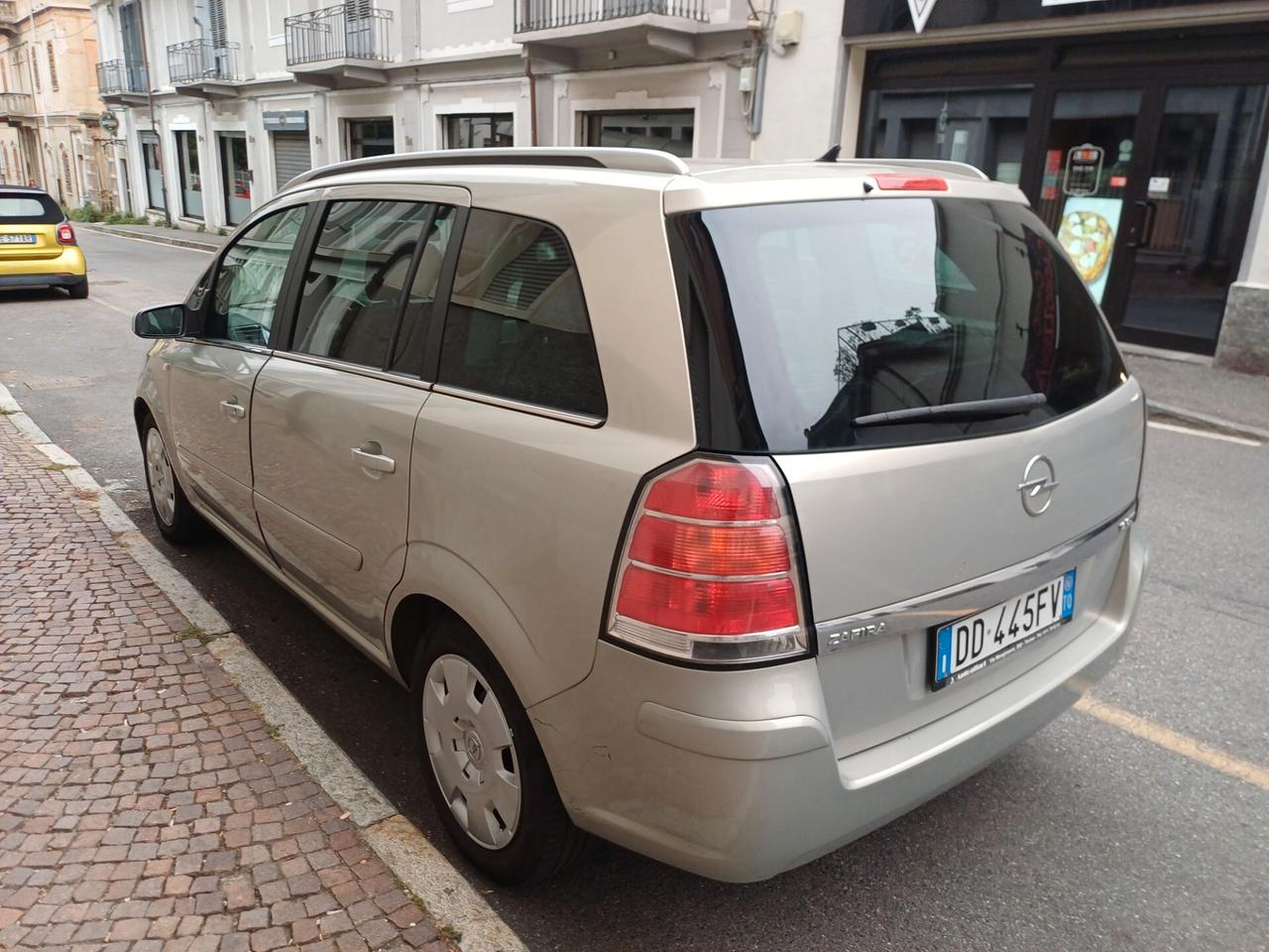 Opel Zafira 1.9 7 POSTI