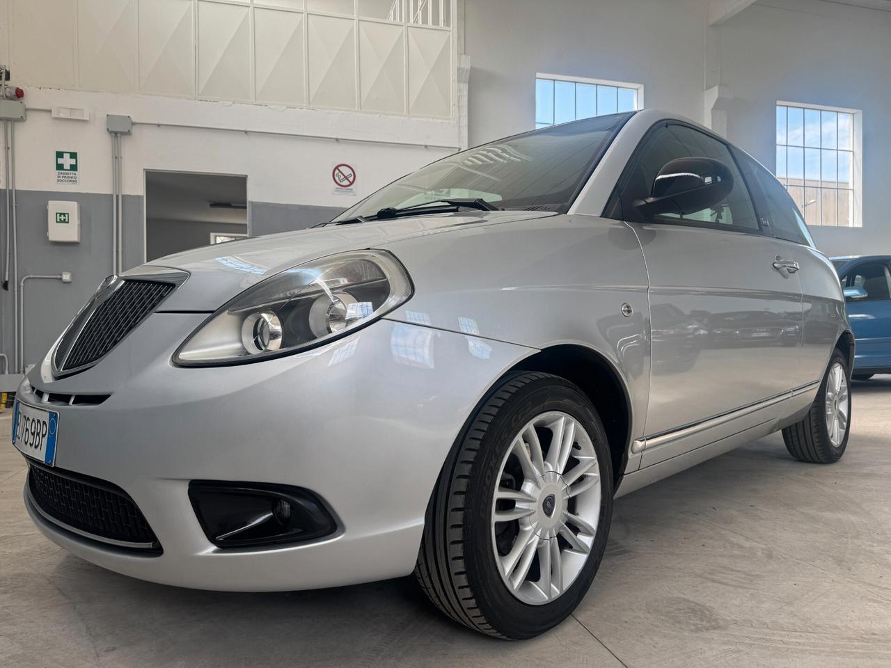 Lancia Ypsilon 1.2 69 CV Unyca