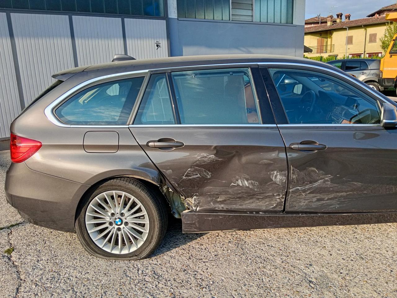 Bmw 318d Touring Luxury Automatica CRASH/ SINISTRATA
