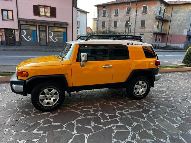 TOYOTA Land Cruiser FJ