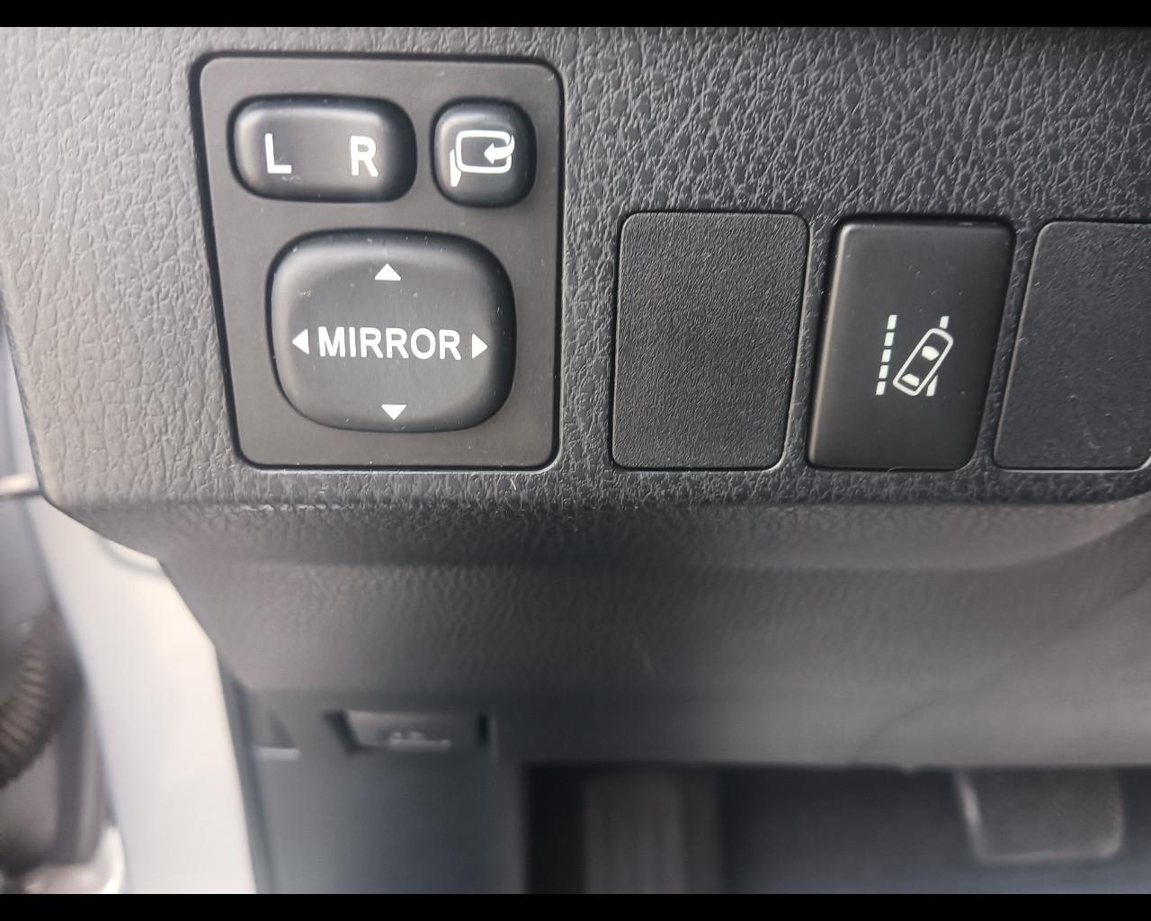 TOYOTA Rav4 IV - Rav4 2.5 vvt-i hybrid Lounge 2wd e-cvt my17