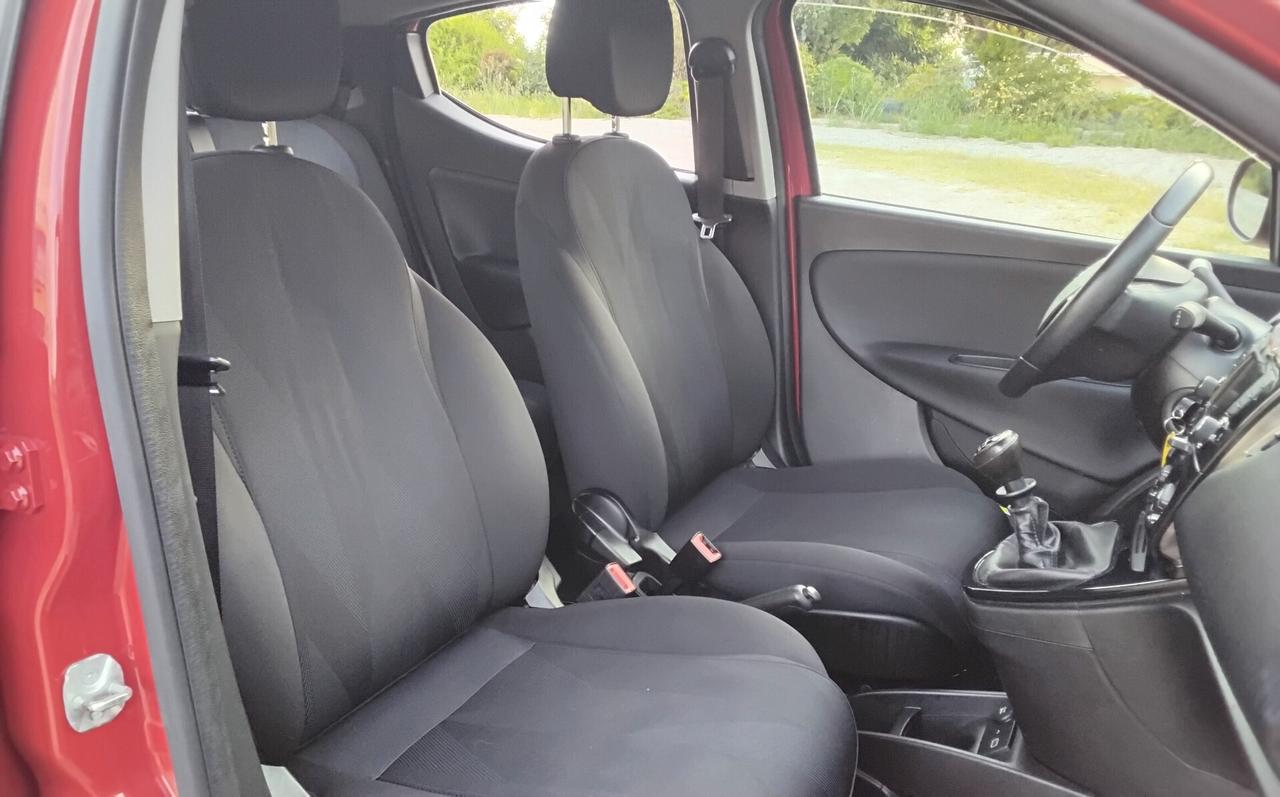 Lancia Ypsilon 1.0 FireFly 5 porte S&S Hybrid Ecochic Silver