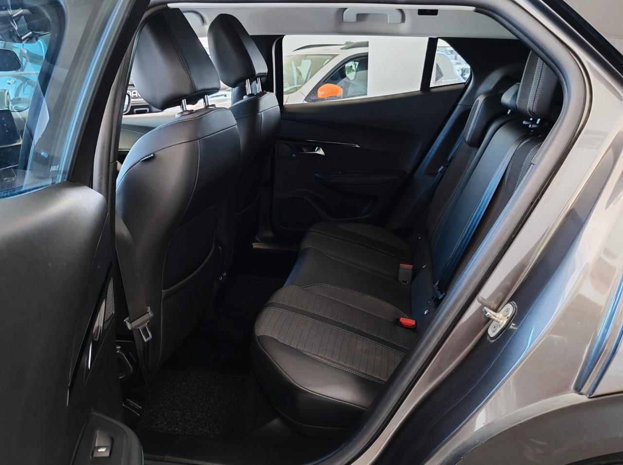 Peugeot 2008 BlueHDi 130 S&S EAT8 Allure 2021