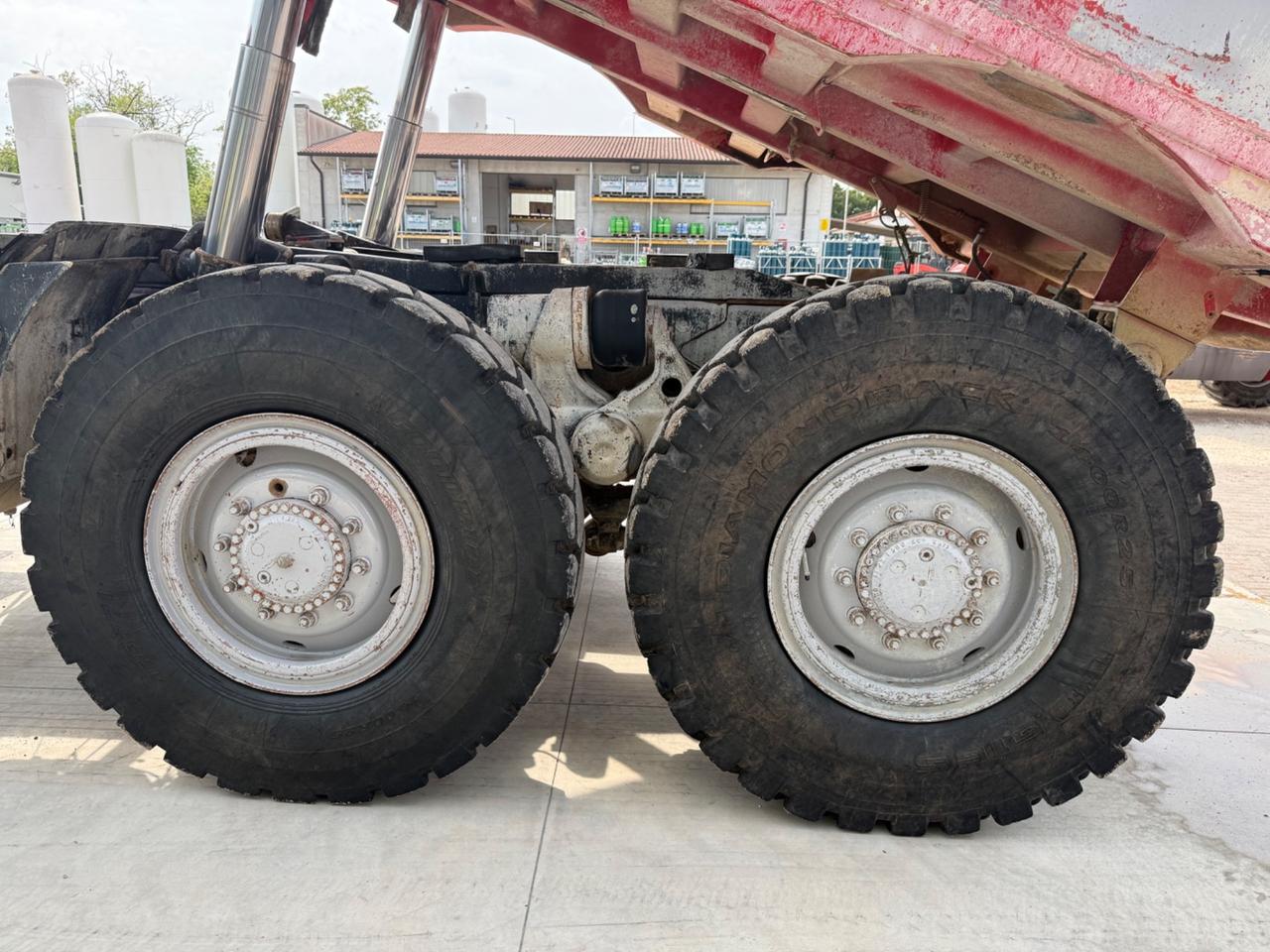 PERLINI 131-33 dumper 6x4 con sponda idraulica