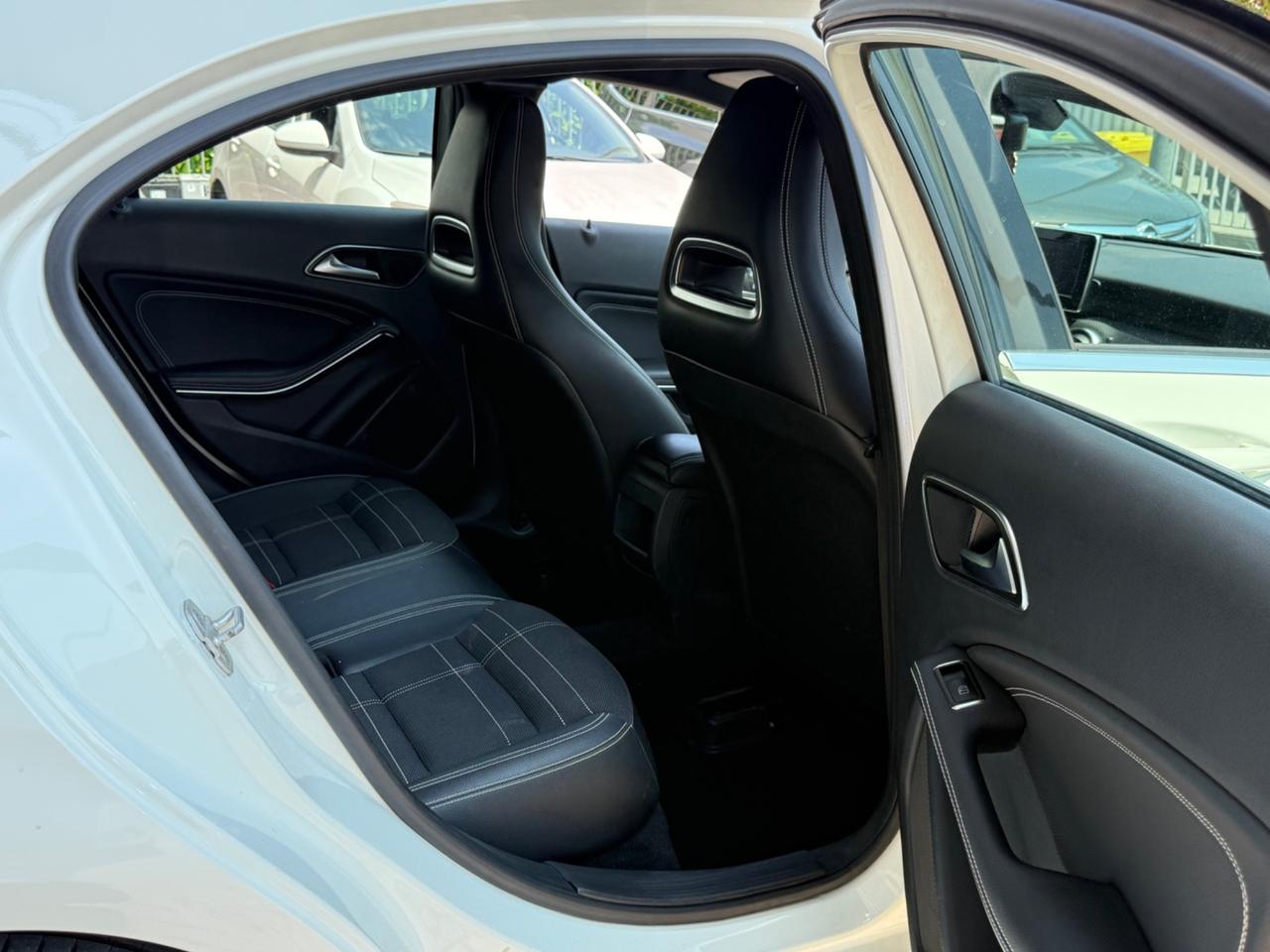 Mercedes-benz Euro6 A 200 d Automatic 4Matic Premium