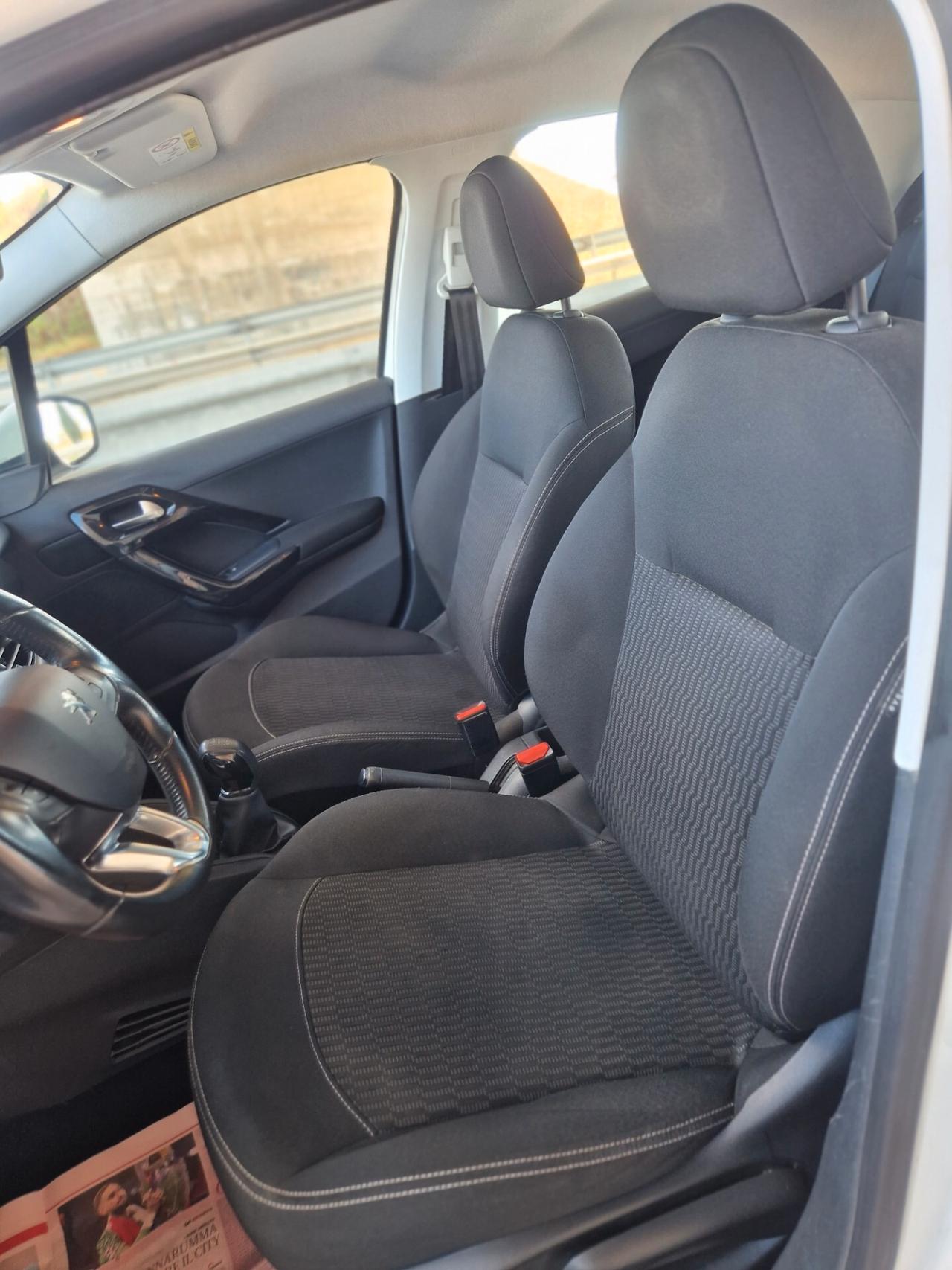 Peugeot 208 PureTech 82 5 porte Allure