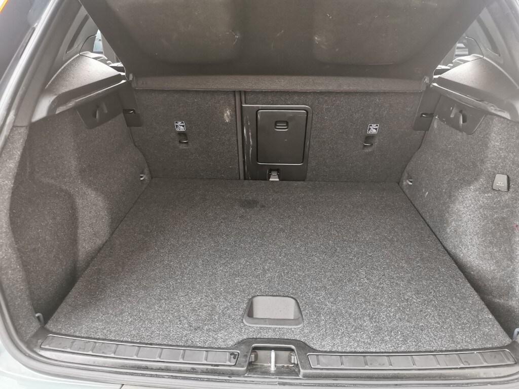 VOLVO XC40 (2017-->) XC40 T3 Geartronic Momentu...