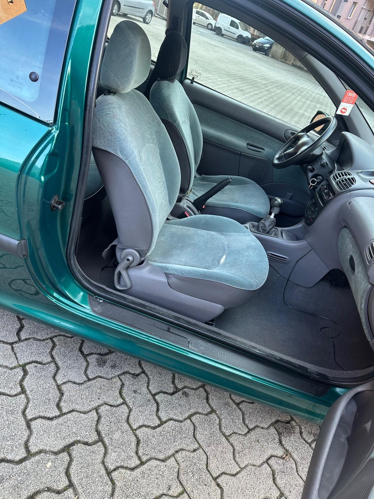 Peugeot 206 1.1 3p. XR