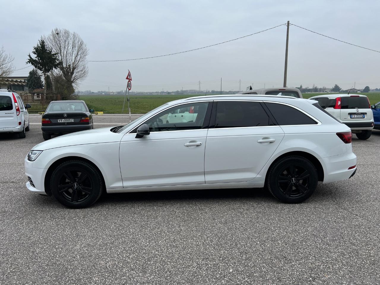 AUDI A4 Avant 30 TDI S tronic Business