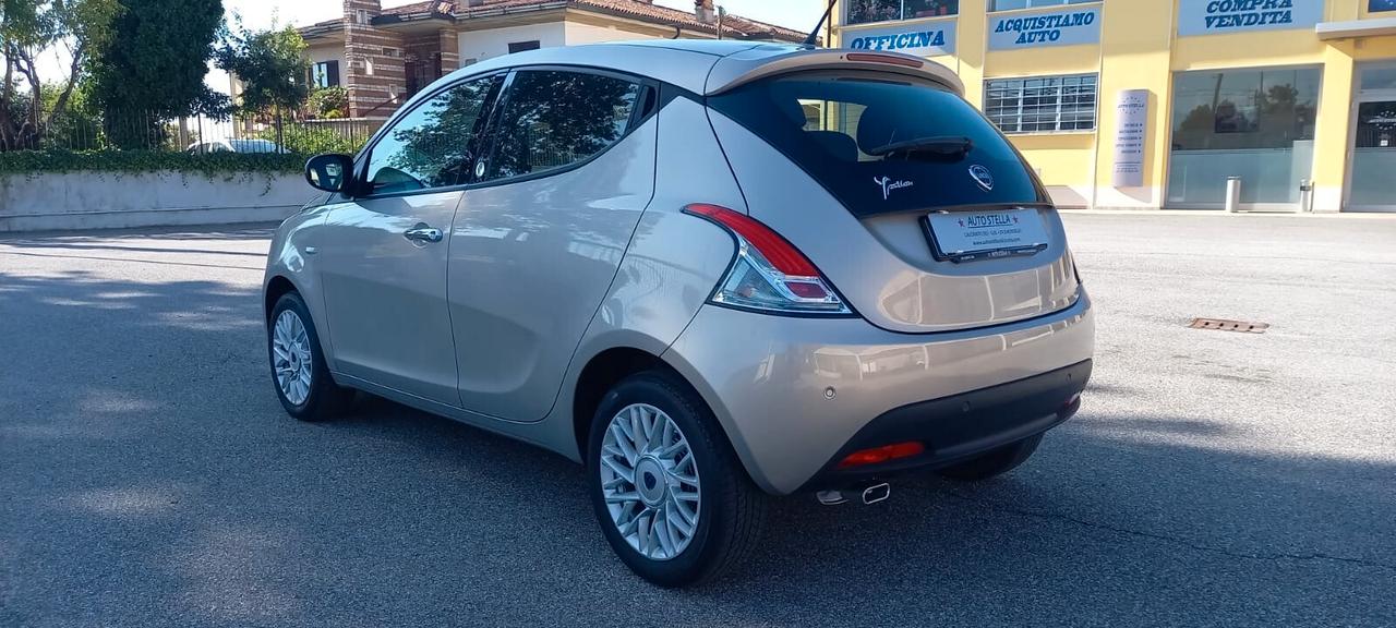 Lancia Ypsilon cc. 1.242 Benzina - GPL 5 Porte 5 Posti Modello Gold.