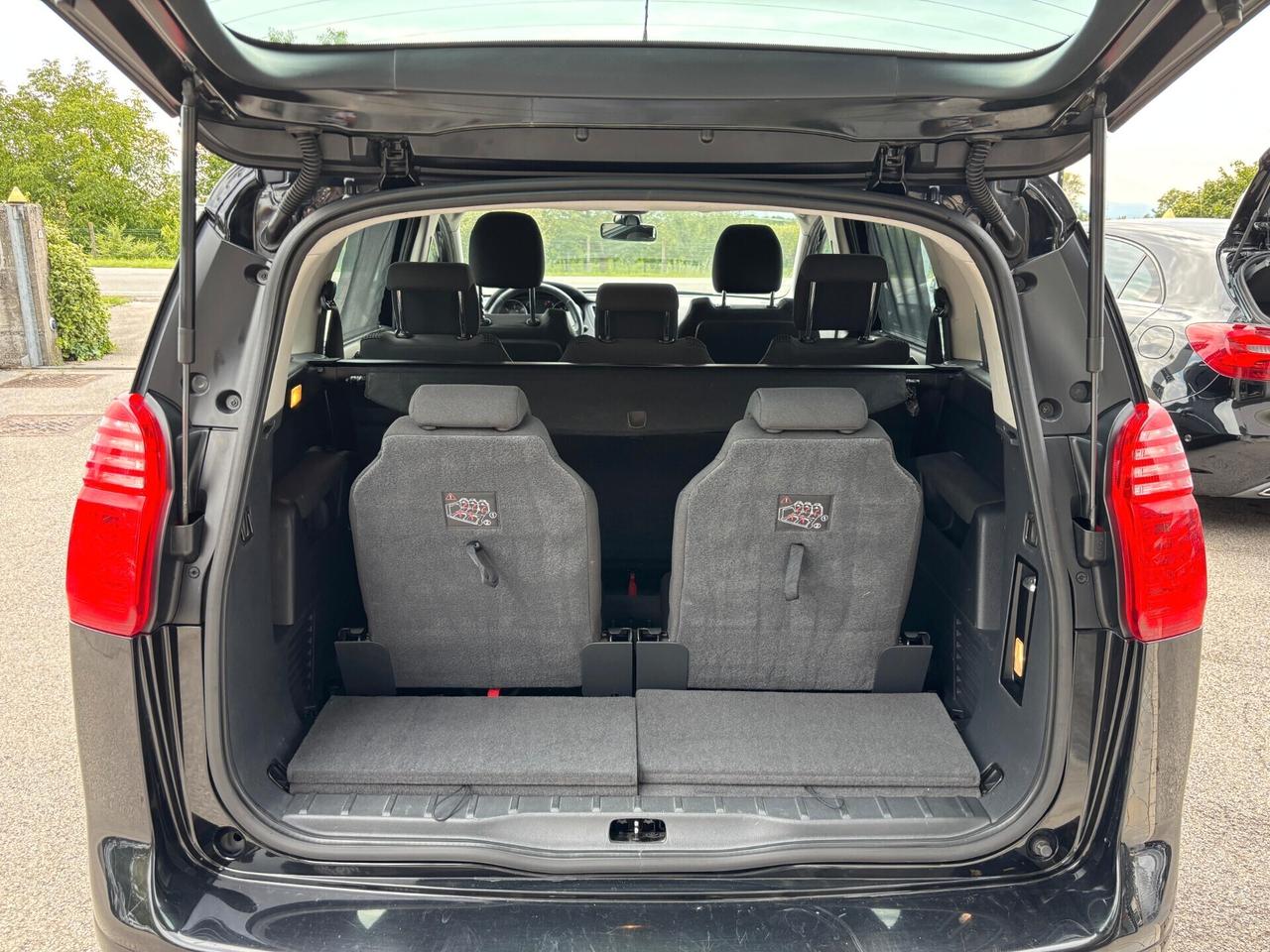 Peugeot 5008 1.6 Diesel 7 Posti Neopatentati