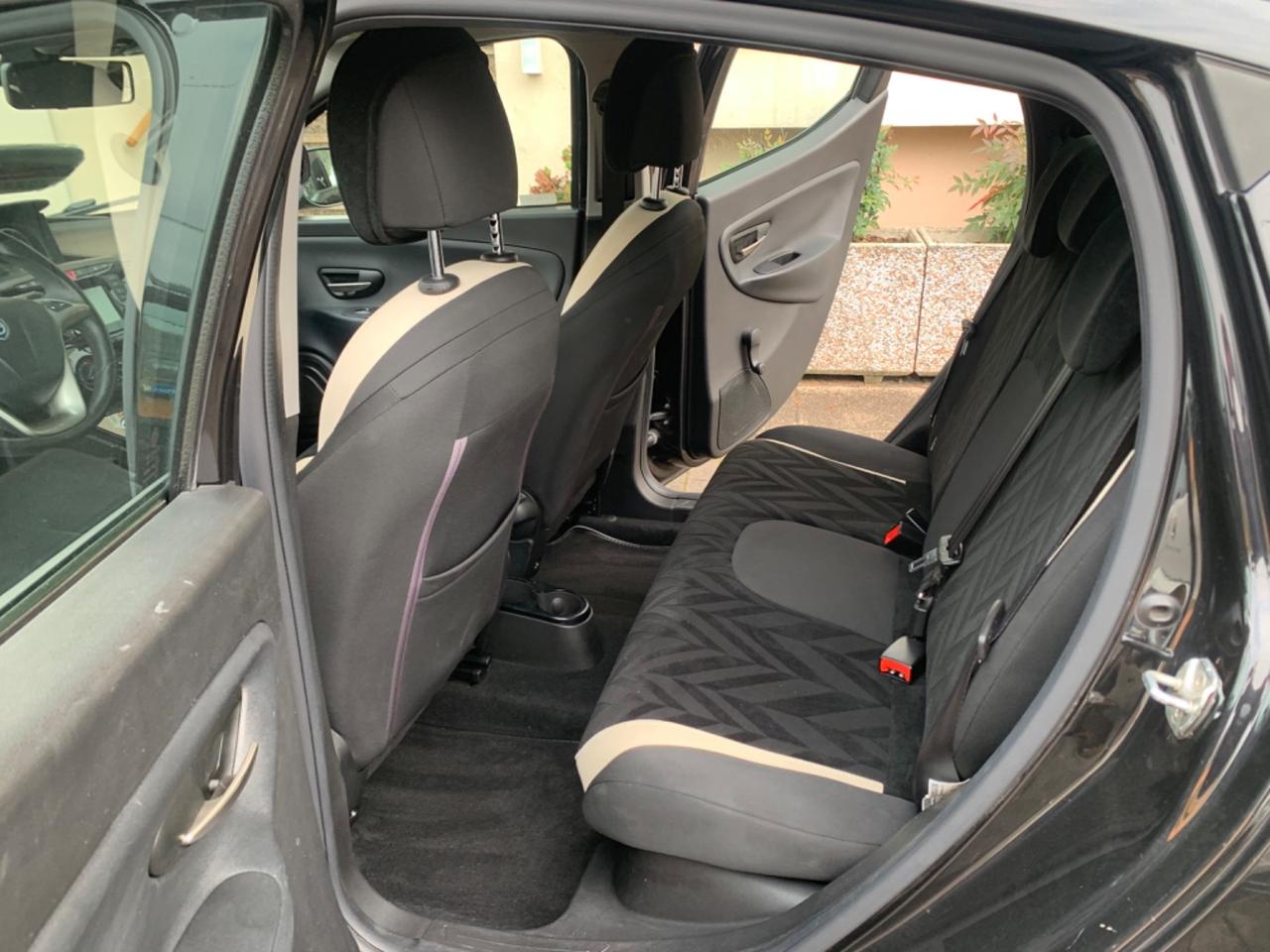 Lancia Ypsilon 1.2 69 CV 5 porte Platinum