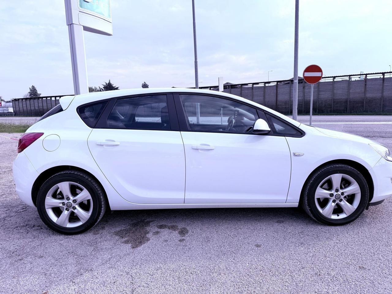 Opel Astra 1.7 CDTI 110CV 5 porte Ok neopatentati