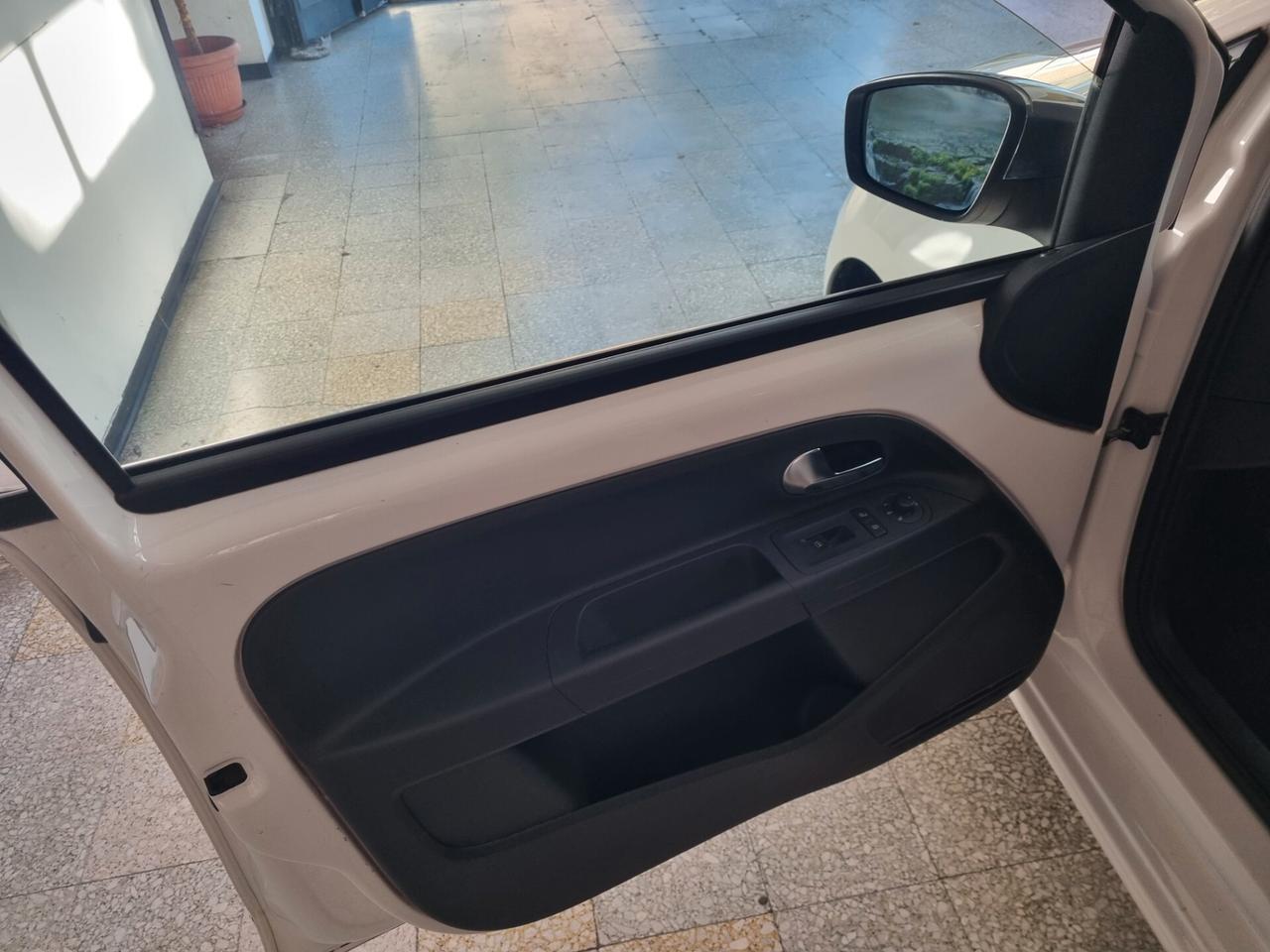 Volkswagen up! 1.0 5p. eco high TETTINO, BLUETOOTH, NAVI
