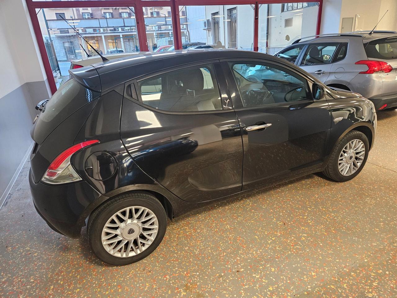 Lancia Ypsilon 1.2 69 CV 5 porte Gold