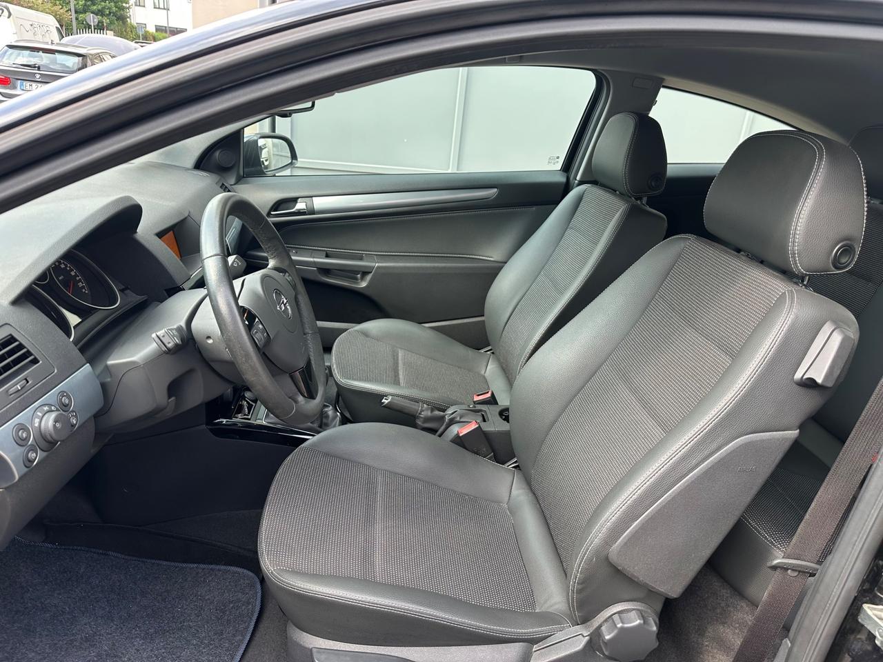 Opel Astra GTC 1.7 CDTI 110CV 3 porte Cosmo - solo 80000 km