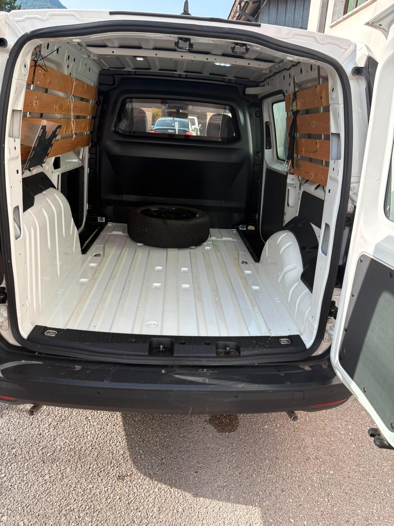 Volkswagen Caddy Cargo Maxi 1.5 TGI METANO IVA ESPOSTA UNIPROPRIETARIO