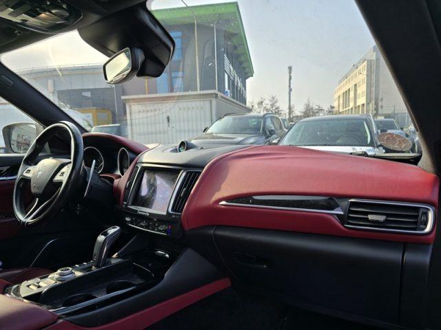 MASERATI Levante V6 Diesel 275 CV AWD Gransport PERMUTE