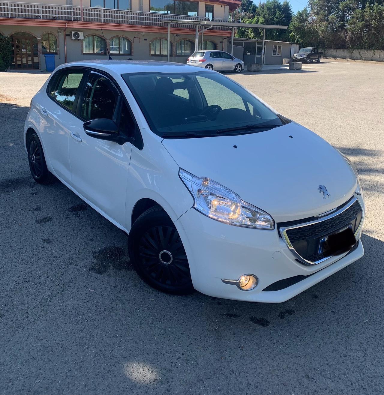 Peugeot 208 1.4 HDi 68 CV 5p Allure 120000KM