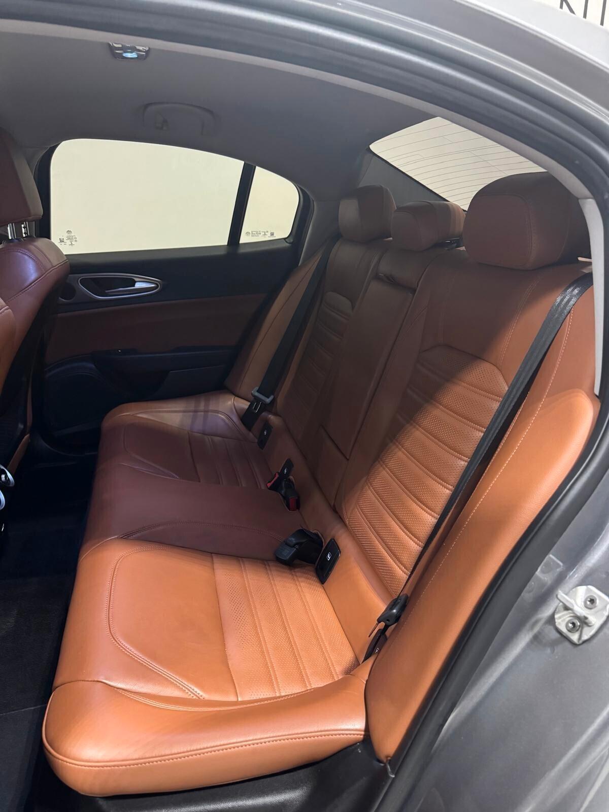 Alfa Romeo Giulia 2.2 Turbodiesel 210 CV AT8 AWD Q4 Veloce