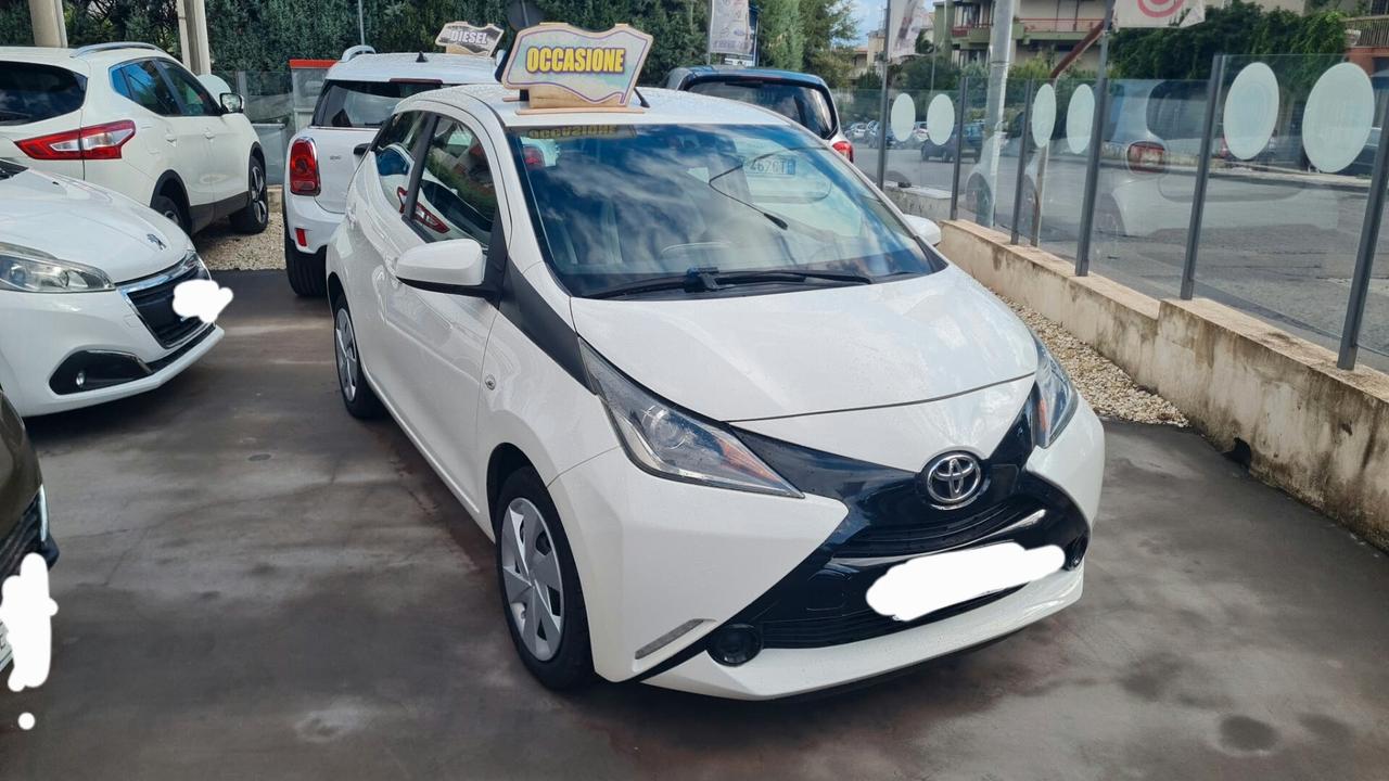 Toyota Aygo 1.0 VVT-i 69 CV 5 porte x-clusiv