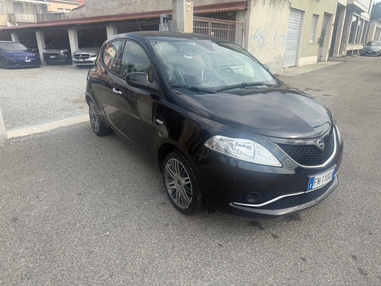 Lancia Ypsilon 1.2 69 CV 5 porte S&S Platinum