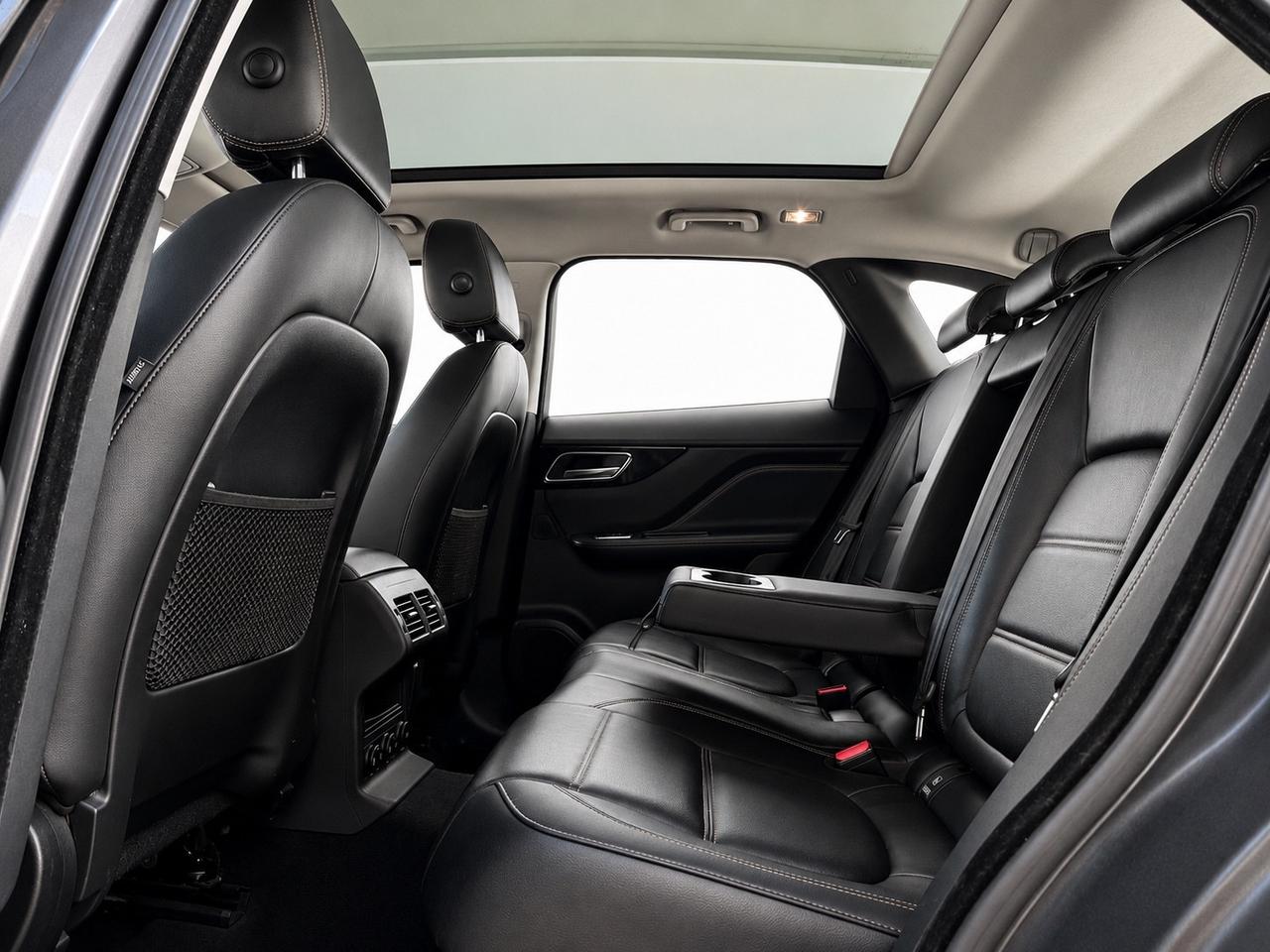 Jaguar F-Pace 2.0 D 180 CV AWD TETTO . CATENA NUOVA