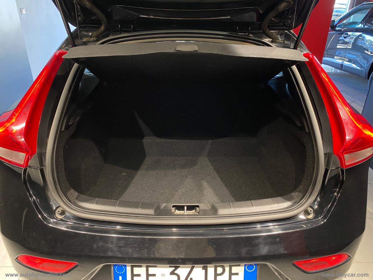 VOLVO V40 D2 Momentum