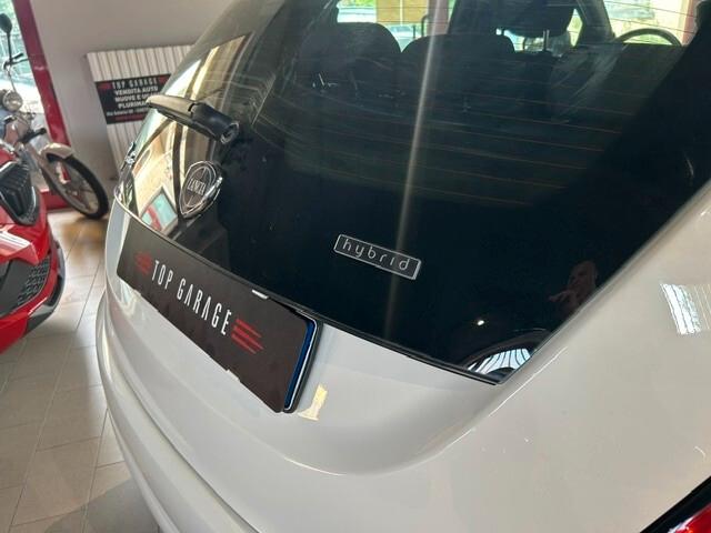 Lancia Ypsilon 1.0 FireFly 5 porte S&S Hybrid Ecochic Silver
