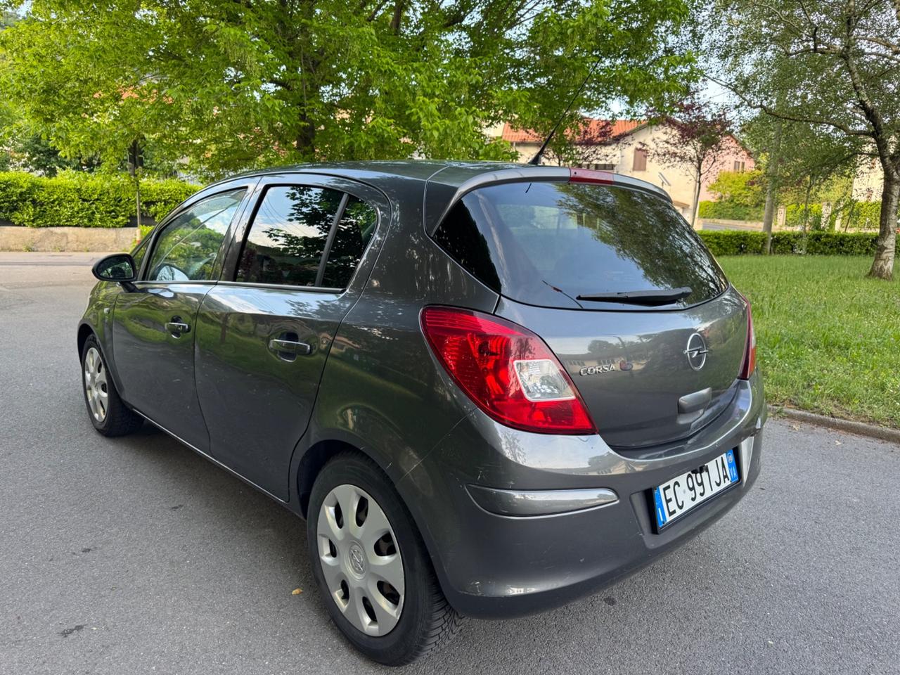 Opel Corsa 1.2 5 porte neopatentati euro5