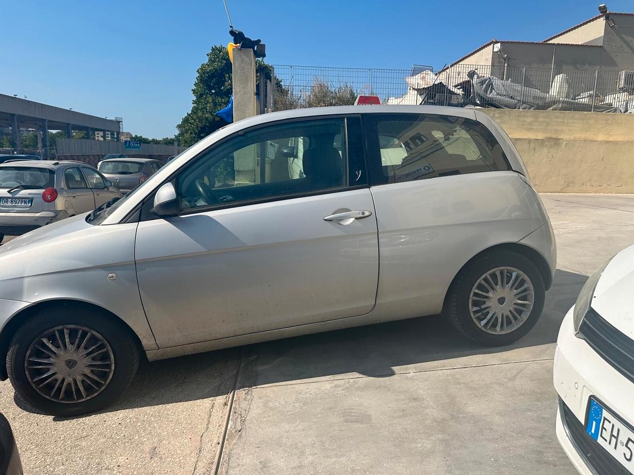 Lancia Ypsilon 1.3 DIESEL 2010 160.000km