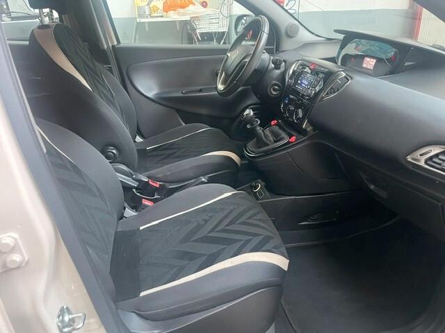 Lancia Ypsilon 1.2 69 CV 5 porte S&S Platinum Edition E6 Km 74.000