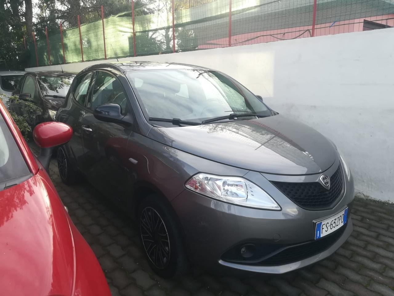 Lancia Ypsilon 1.2 69 CV 5 porte Gold