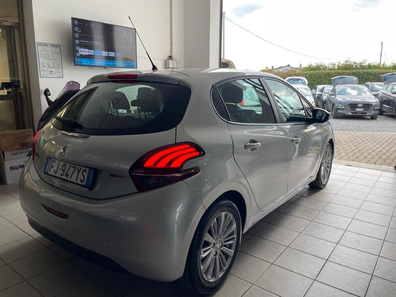 Peugeot 208 PureTech 82 5 porte Allure