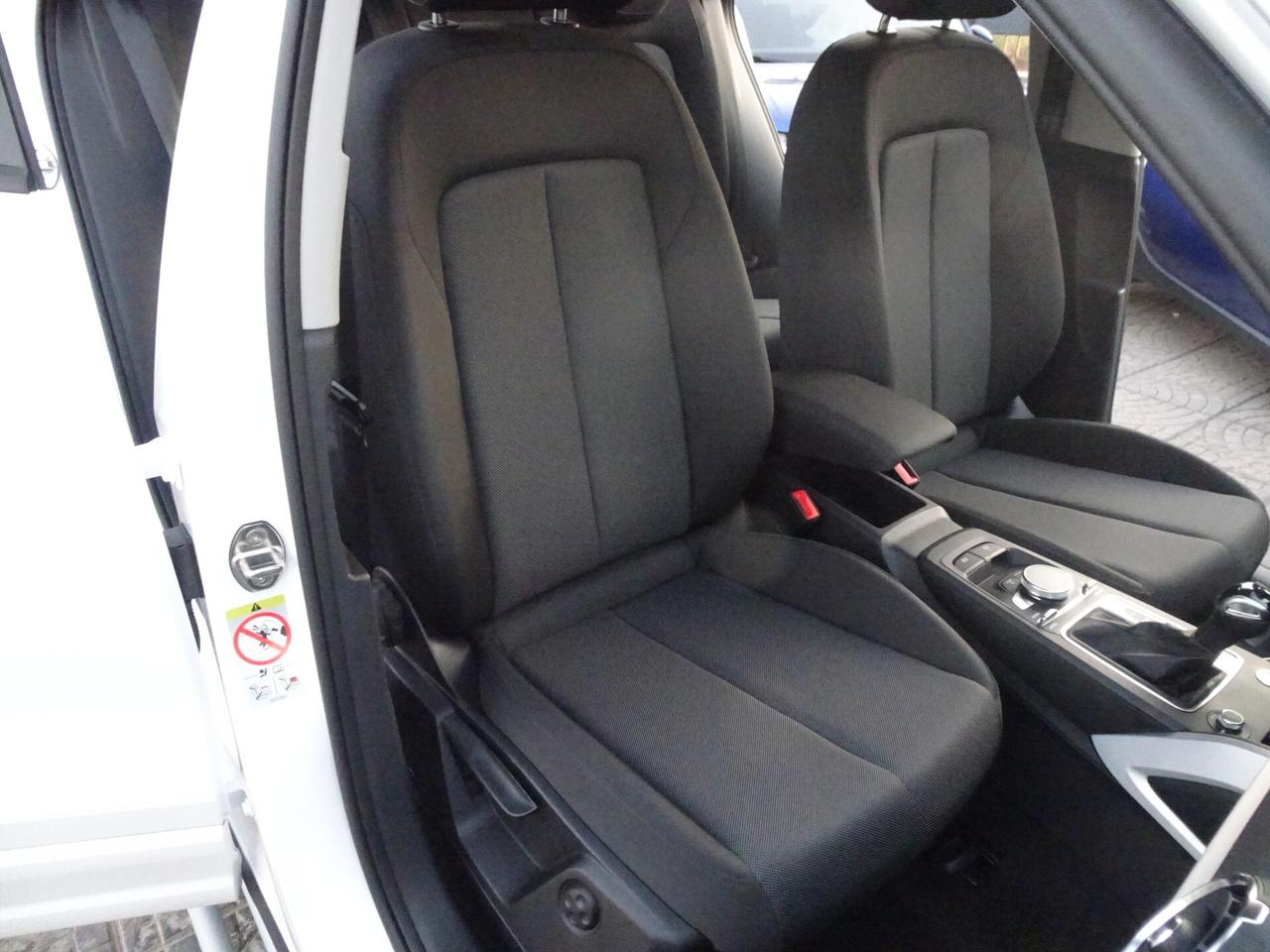 Audi Q2 35 TDI S tronic Identity Black
